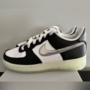 Nike Air Force 1 LV8 GS 'Year of the Dragon' GS. New w/box. Size 6Y/7.5 W GLOWS!